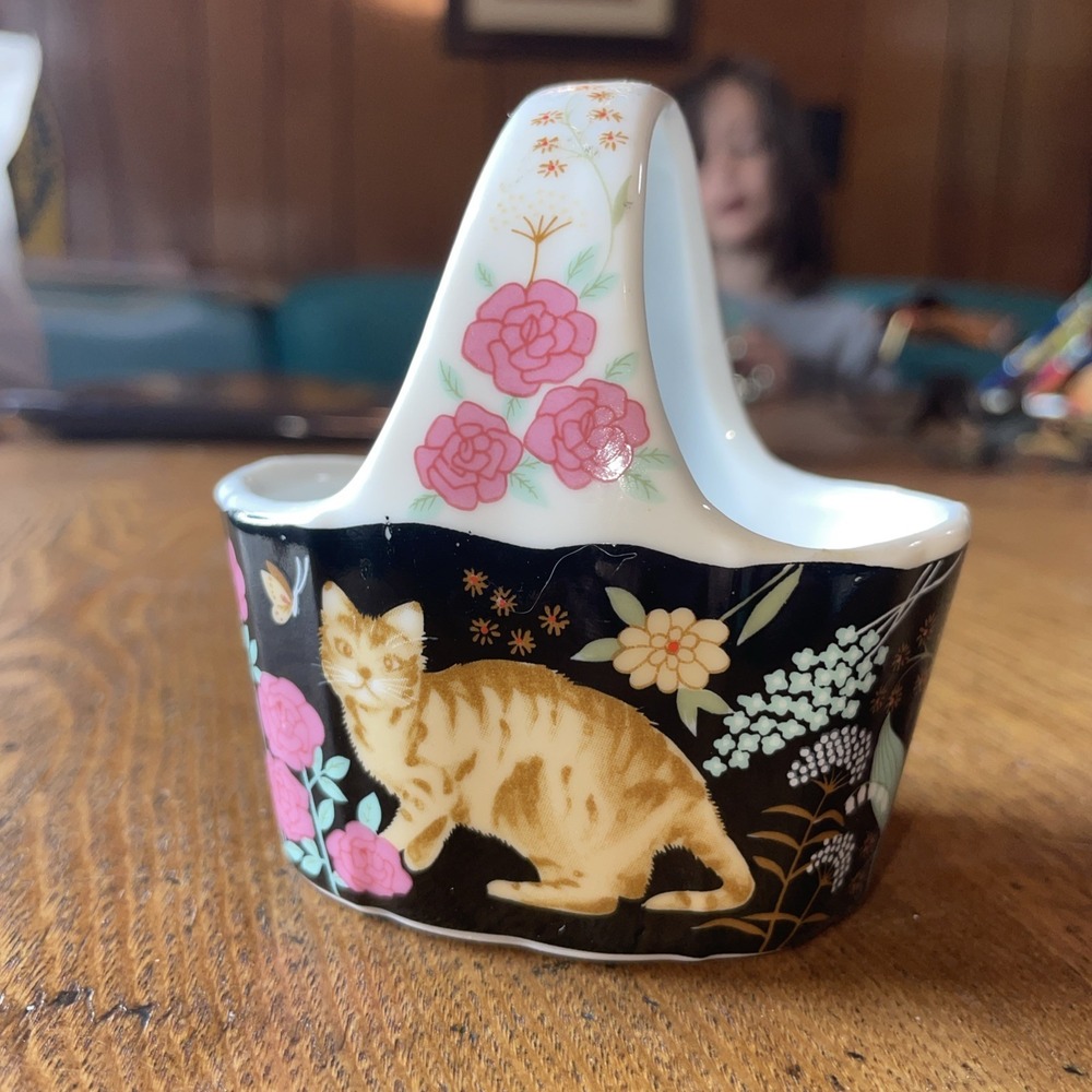 Vintage Ceramic Basket Trinket Holder Decorated‎ in Floral & Orange Tabby Cat